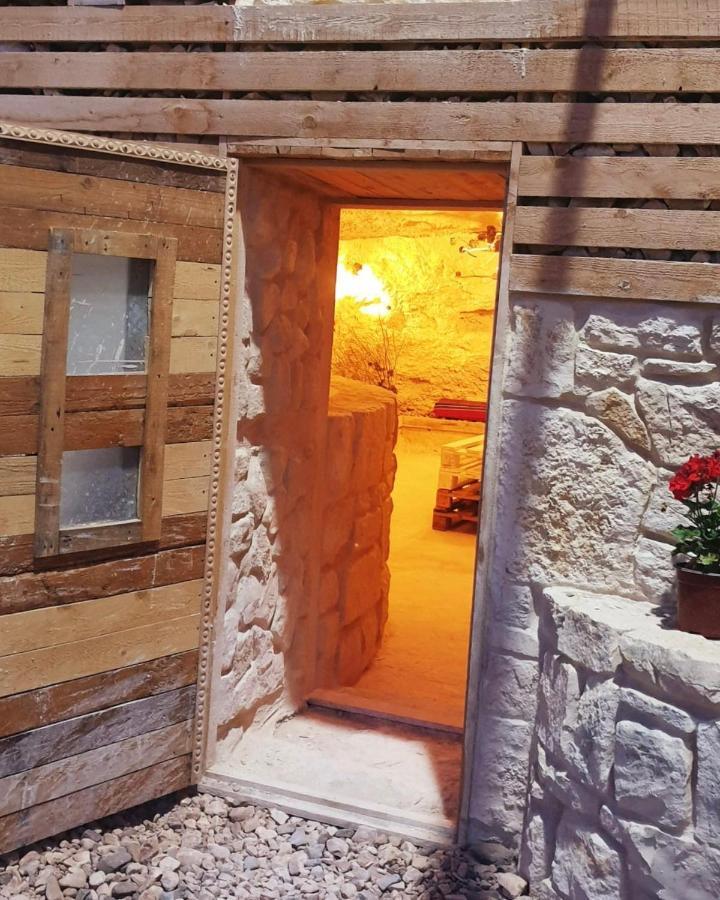 7 Caves Hotel Al Jāyah Екстериор снимка