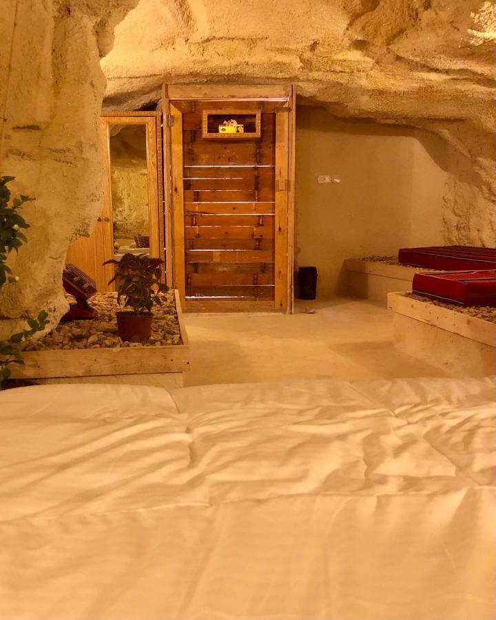 7 Caves Hotel Al Jāyah Екстериор снимка