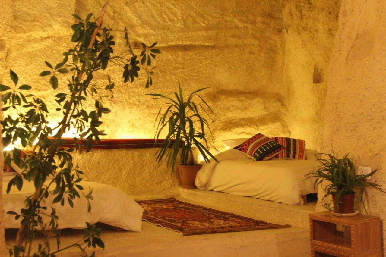 7 Caves Hotel Al Jāyah Екстериор снимка