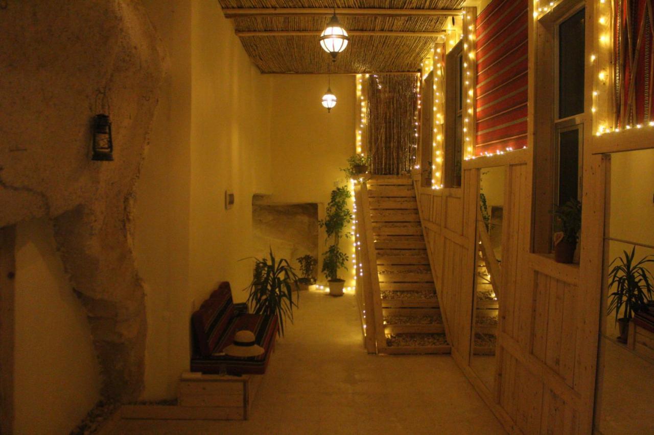 7 Caves Hotel Al Jāyah Екстериор снимка