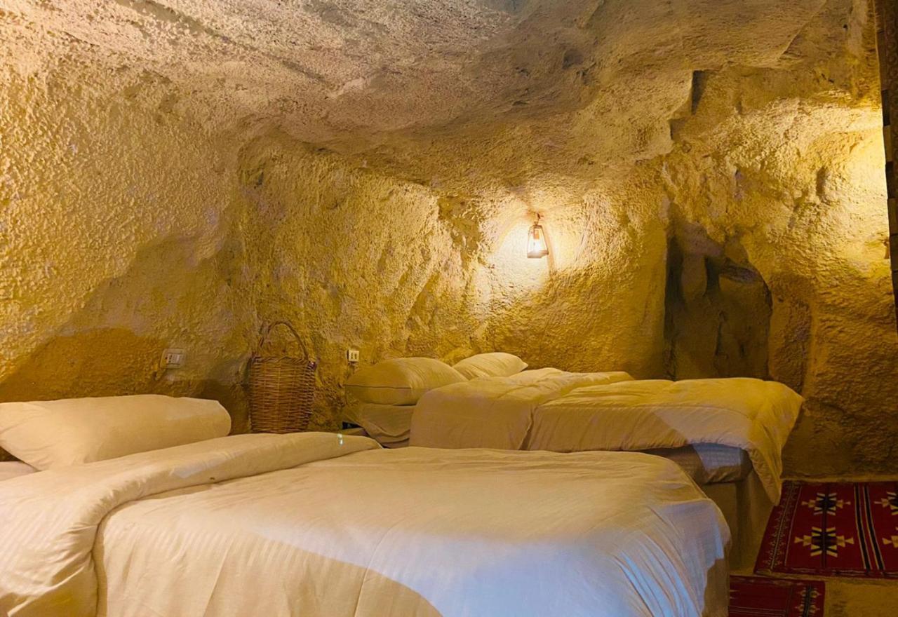 7 Caves Hotel Al Jāyah Екстериор снимка