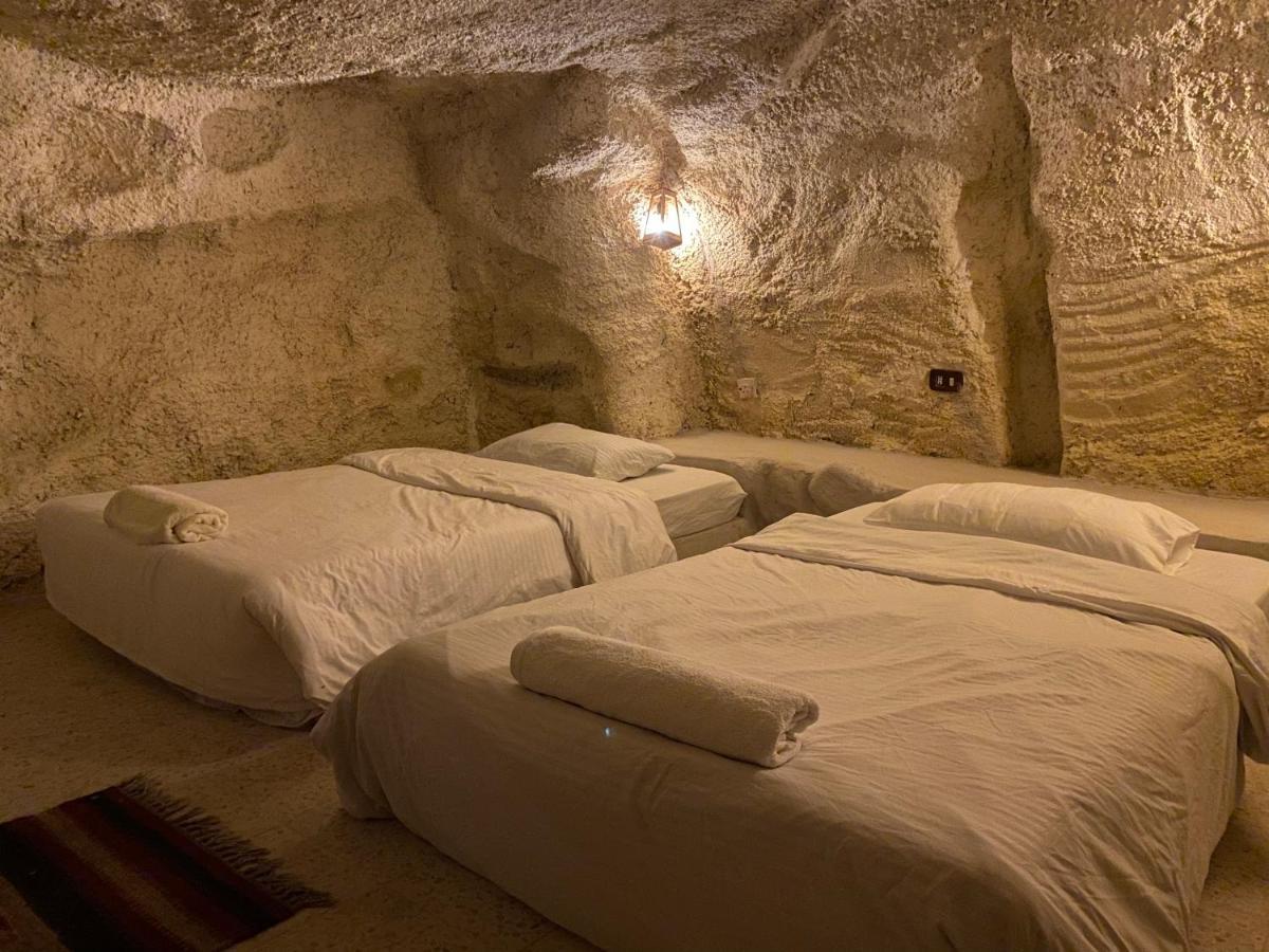 7 Caves Hotel Al Jāyah Екстериор снимка