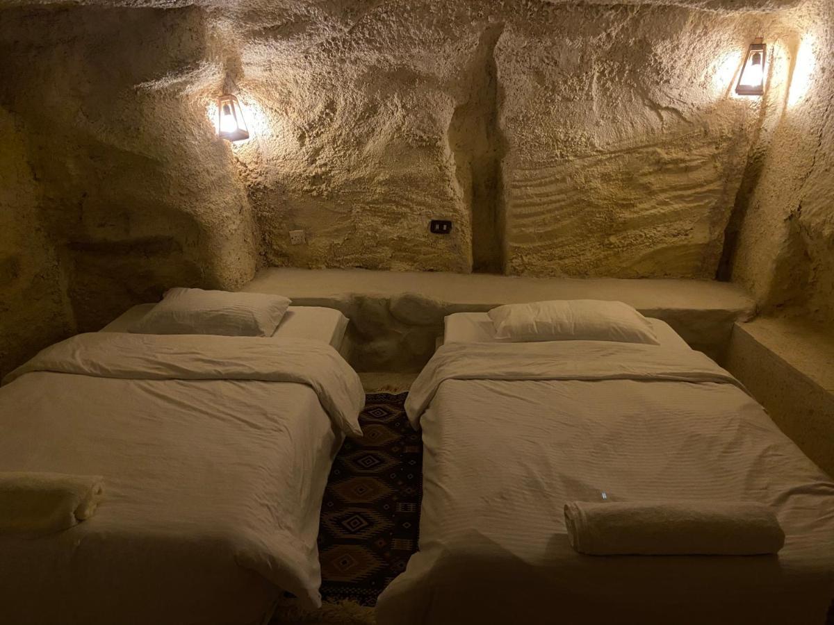 7 Caves Hotel Al Jāyah Екстериор снимка